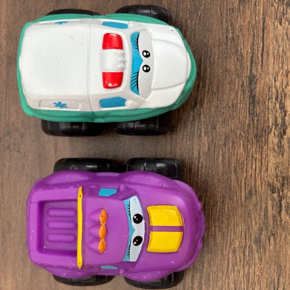 2008 Chuck and Friends Hasbro MENDY Ambulance VIOLET Truck Toy Vehicles Lot Of 2 - Picture 5 of 10